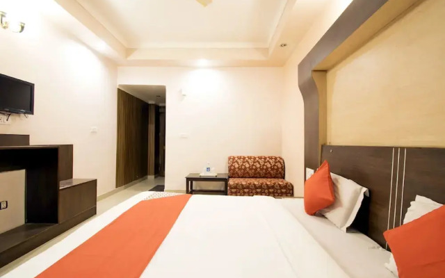 OYO 17109 Hotel Vipul Palace