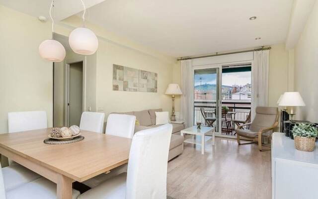 Elegant 3 Bed With Views of Sagrada Familia