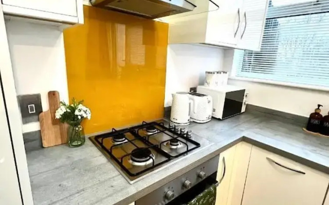 Apartment-sleeps4-parking-balcony