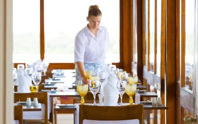 Ozadi Tavira Hotel