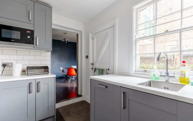 Trendy 2BD House 5 Mins From Willesden Junction!