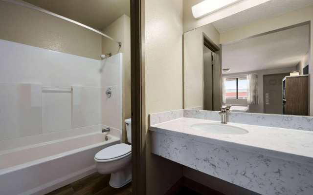 Days Inn by Wyndham Fresno South