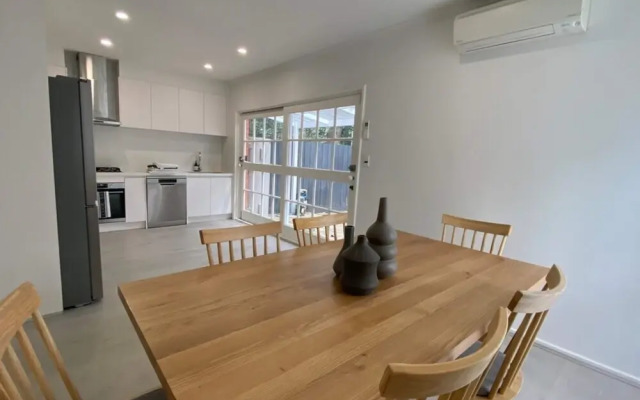 Elegant 2-bedroom House in Prahran w/ Parking!