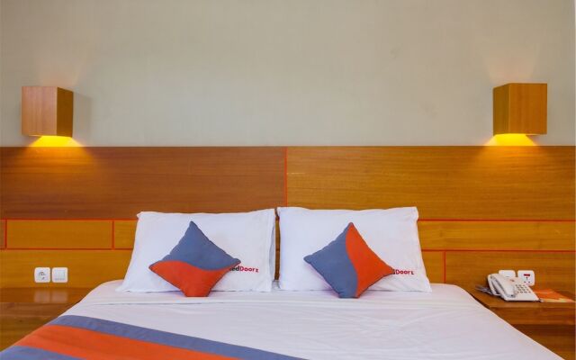 RedDoorz Plus @ Padma Utara 3