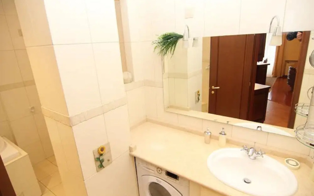 Lakshmi Apartment Red Square