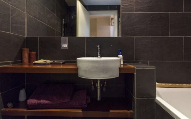 Eson2 - The Chelsea Edith Grove Lodge