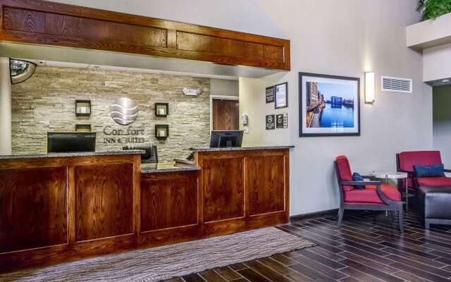 Comfort Inn & Suites Grafton - Cedarburg