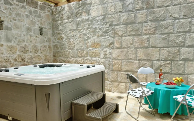Stone Villa Rea