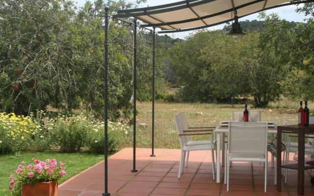 MASIA BARTOMEU Rural house between vineyards 2km from the beach