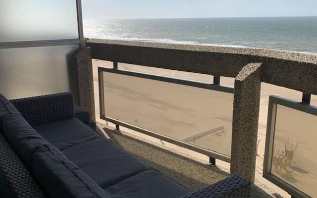 Stunning 1-bed Apartment in Oostende Beach-view