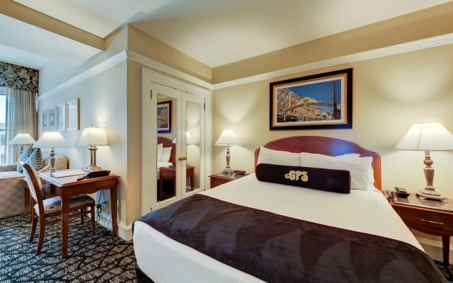 Gaslamp Plaza Suites