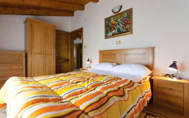 Stunning Home in Valbandon With Wifi and 6 Bedrooms
