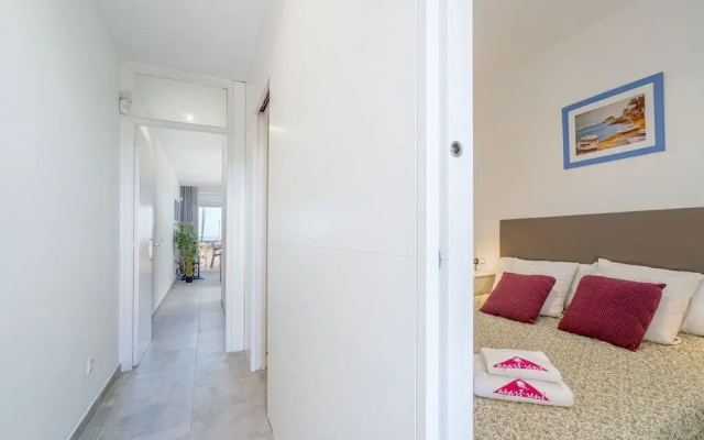Apartment in Empuriabrava With Beach Access