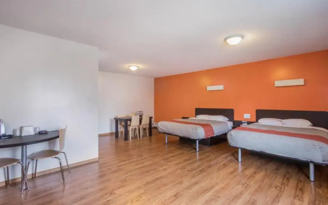Motel 6-Camrose, AB