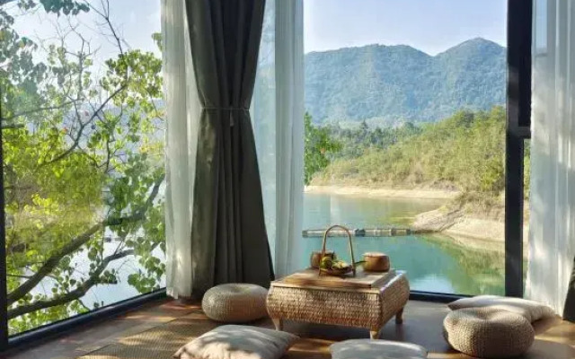 Yangxin Xiandao Lake Lihu Maple Moon Homestay