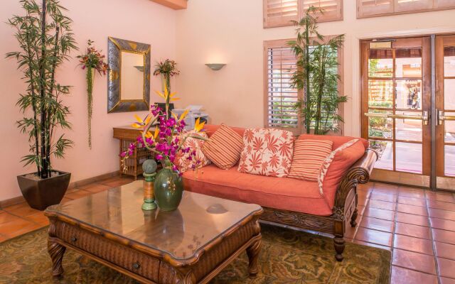 La Fuente Inn & Suites