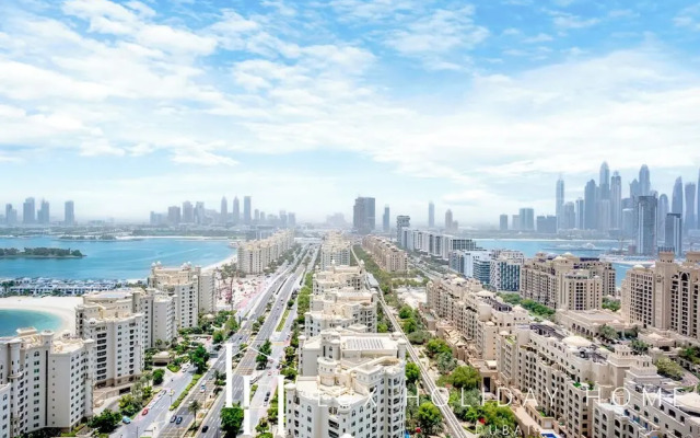 LUX Iconic Views at Palm Tower Suite 2
