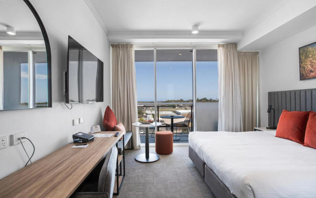 Quest Mackay on Gordon