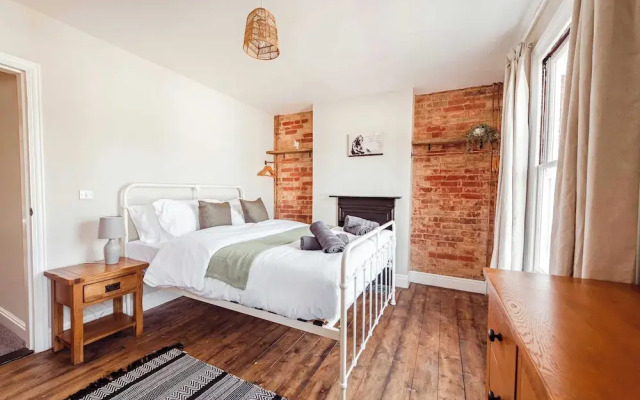 Host Stay Sherrington Road Abode