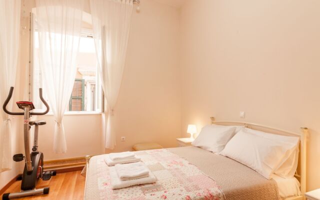 Kantouni Bizi Myranthis Apartment