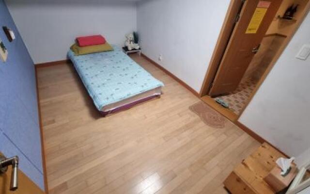 Tongyeong One Guesthouse