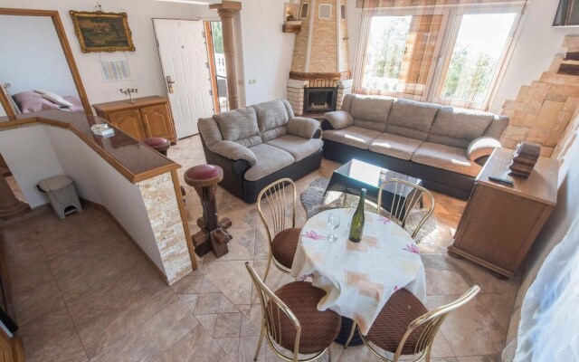Nice Apartment in Rovanjska / Jasenice With 2 Bedrooms and Wifi