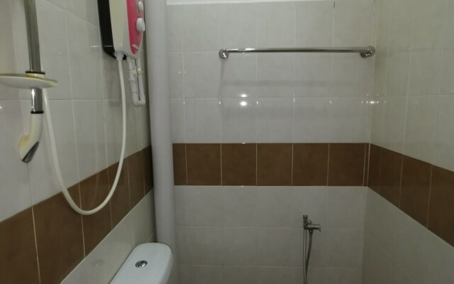 OYO 89951 Maa Hari Hotel