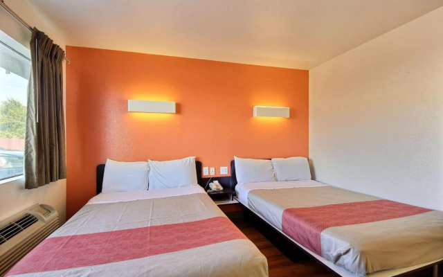 Motel 6 Laredo, TX - South