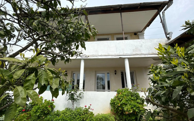 У Розы (Гагра)