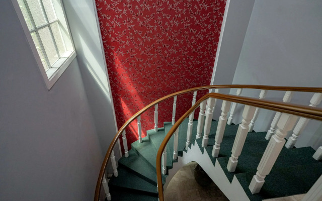 RedDoorz Premium near RS Pondok Indah