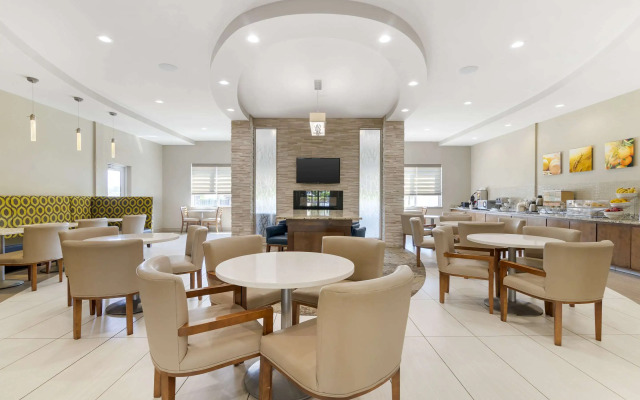 Comfort Inn & Suites Valdosta I-75