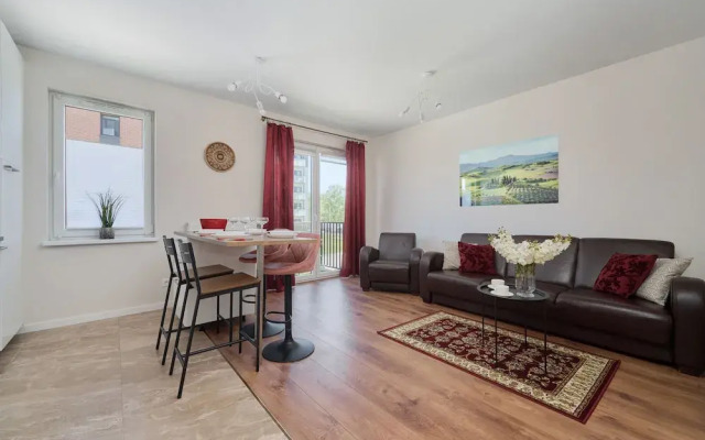 Opoczynska Apartment by Renters