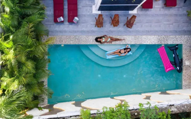 Dune Luxury Condos - Suite w Private Terrace