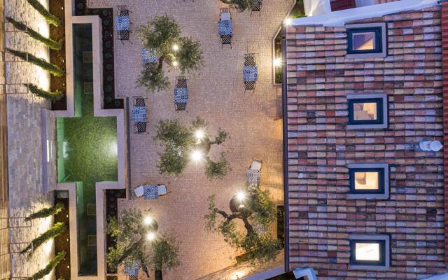 Eleven, Boutique luxury house & garden