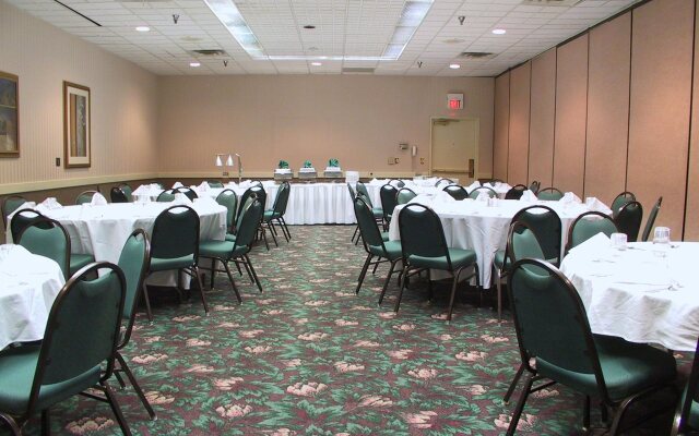 Clarion Hometown Inn
