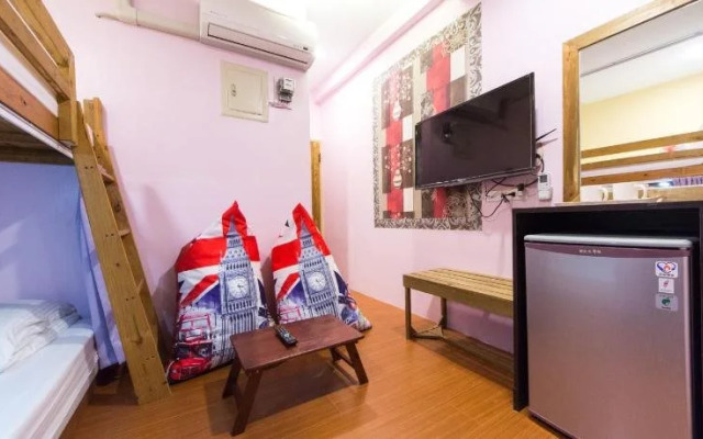 Sunrise Champs Hostel