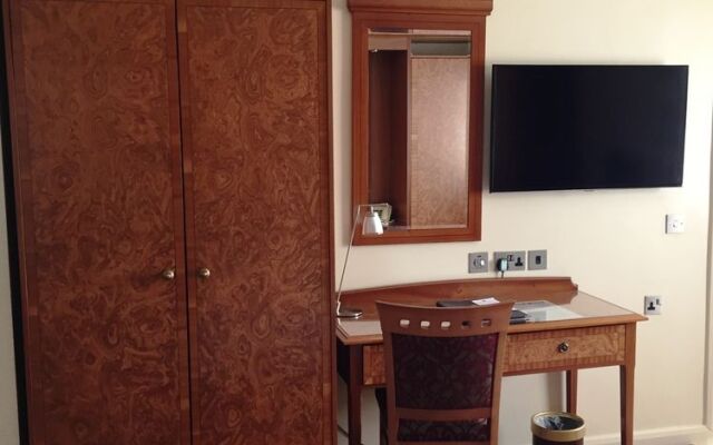 The Royal Chace Hotel