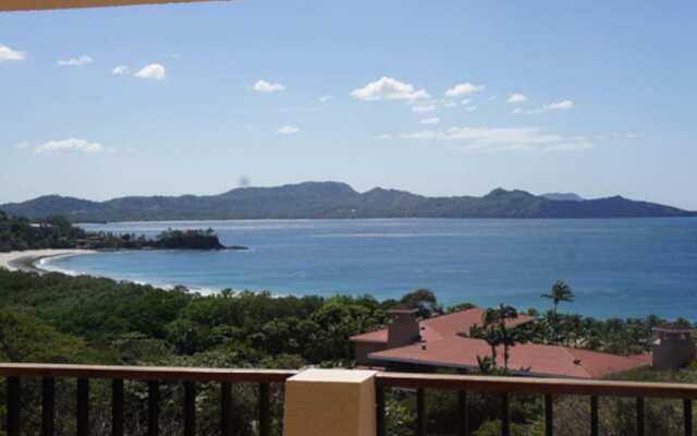 Nice 2 level condo with ocean view - ideal for families