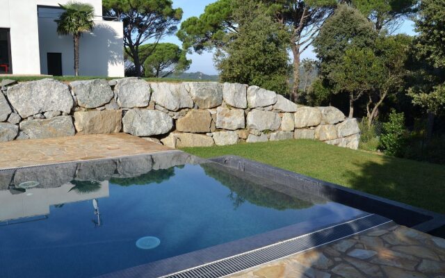 Modern Holiday Home in Sant Andreu de Llavaneres with Swimming Pool