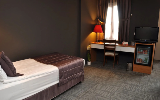 Отель All Seasons