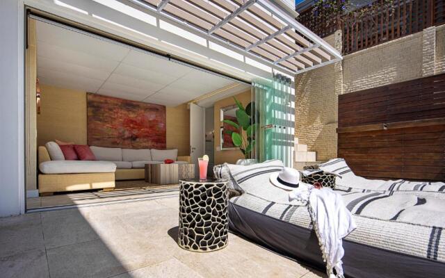 Clifton YOLO Spaces – Clifton Private Beach Villa