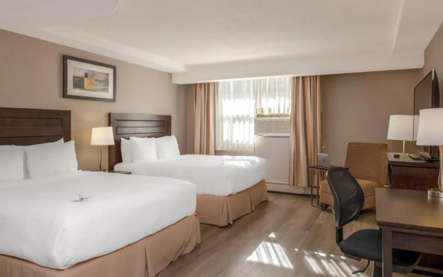 Coast Calgary Downtown Hotel & Suites by APA