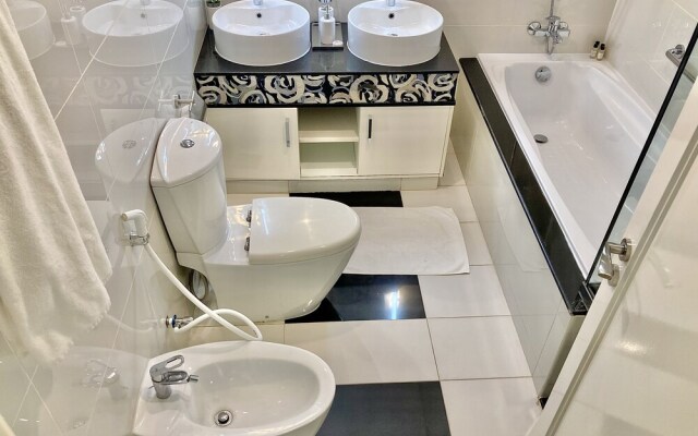 SuperHost - High-rise Chic Apt With Incredible Skyline Views