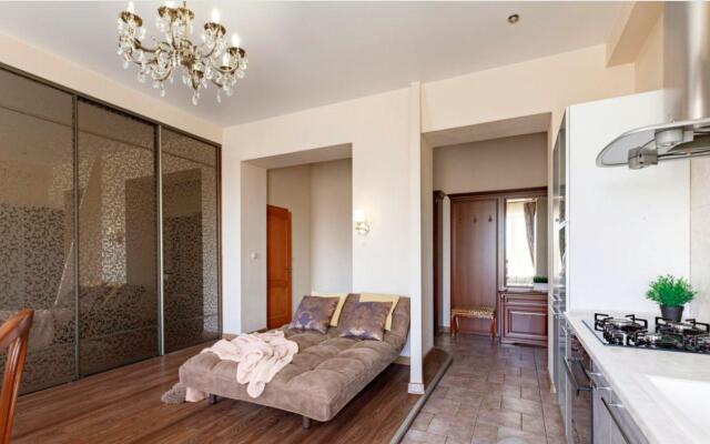 Аврора на улице Весенняя 10