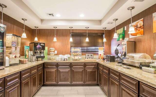 Quality Inn & Suites Woodland - Sacramento Airport