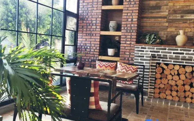 Dali Zouzou Tingting Seaview Inn