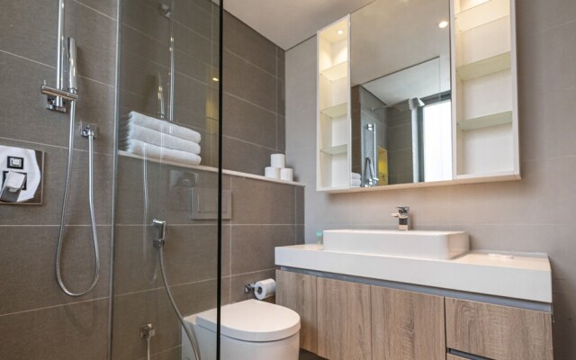 LUX Contemporary Suite Marina View 2