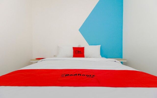 RedDoorz Plus @ Catania Soma Rajawali