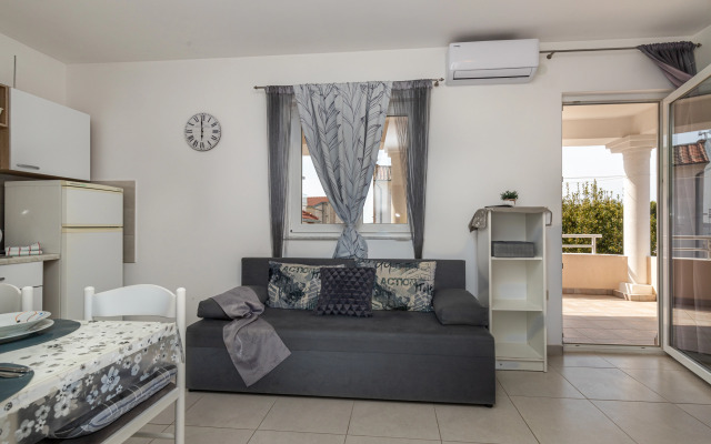 Beach Apartment Alenka Gray