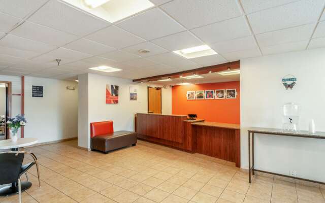 Motel 6 Naperville, IL